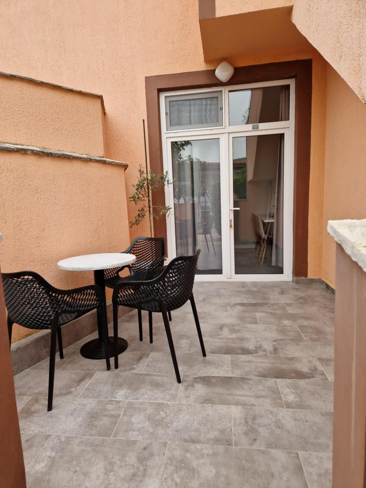 Aurelia Apartments, Vir Buitenkant foto